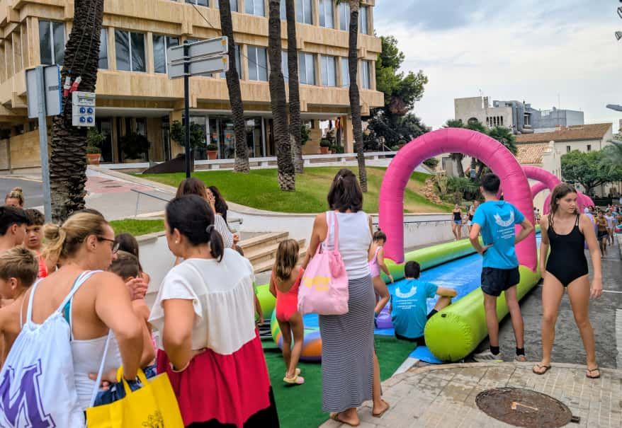 GALERÍA I Las imágenes de la fiesta del agua en Benicàssim