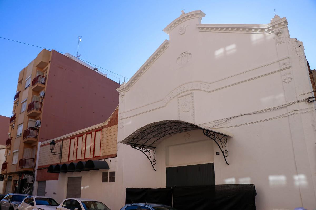 El Cine Cervantes de Torrent lleva cerrado más de tres décadas.