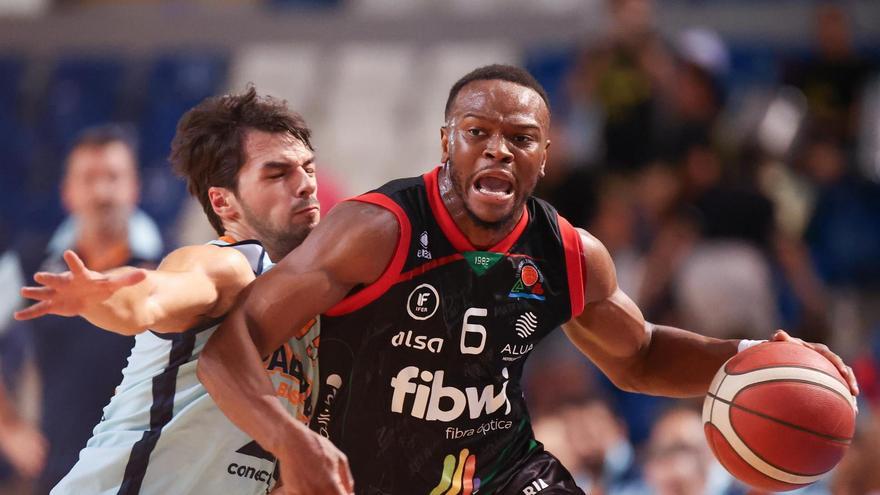 Imagen del partido entre el Fibwi Palma y el Palmer Basket, disputado el pasado domingo en el Palau.