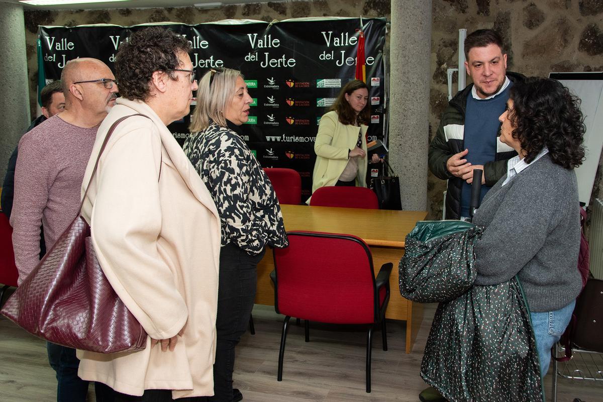 La Diputación de Cáceres y los municipios del valle del Jerte analizan la situación de la vivienda