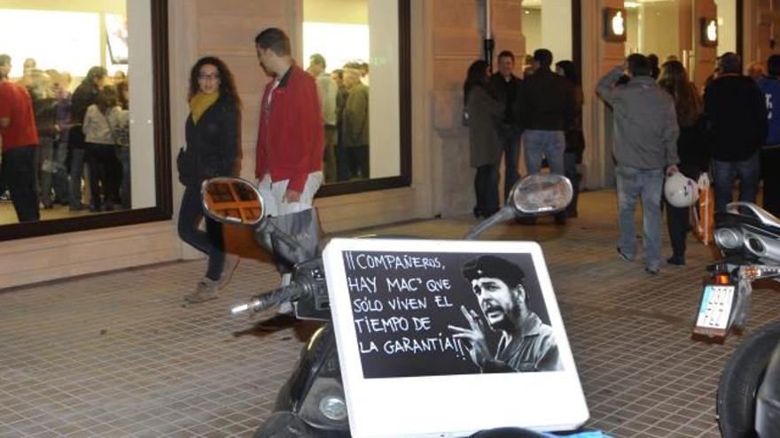 Protesta ante la Apple