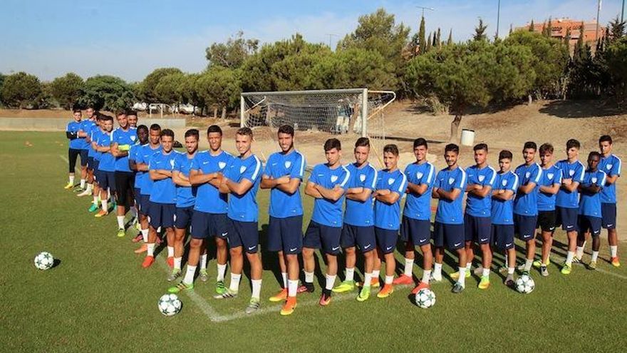 La plantilla del Málaga Juvenil, en el Viso.