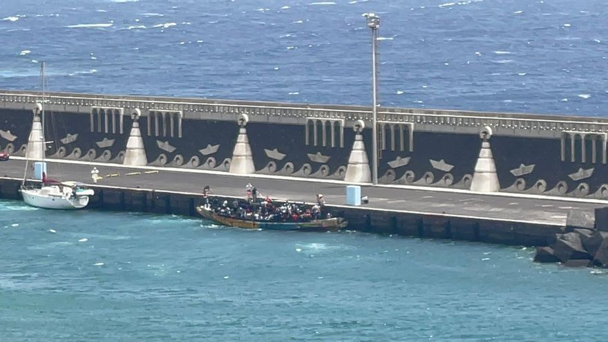 Rescue rescues 887 migrants from 16 boats in the Canary Islands so far this week