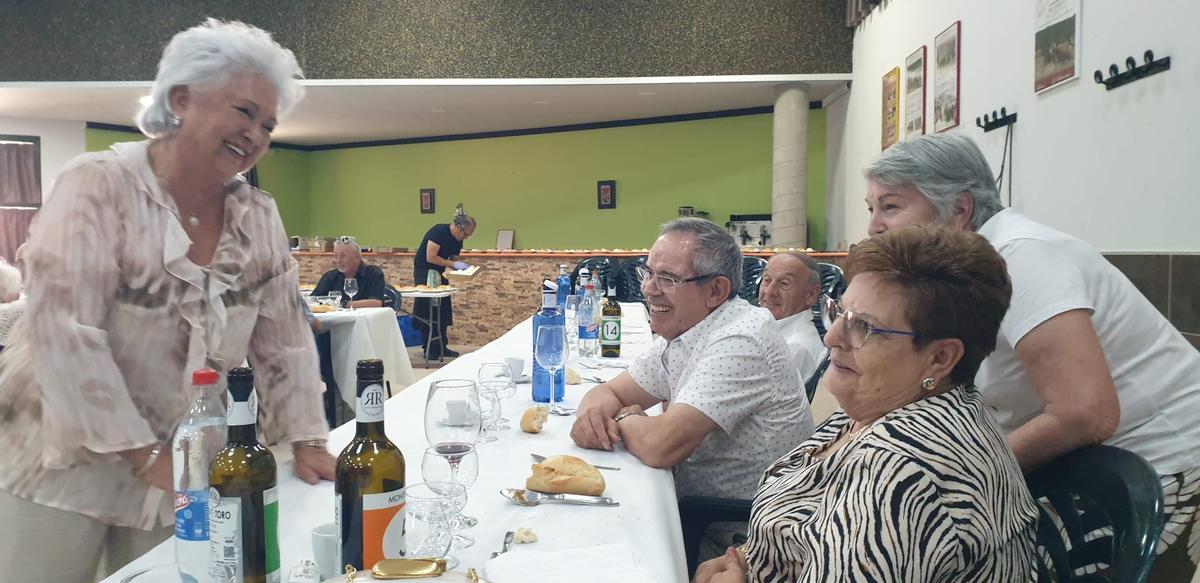 La asociación de jubilados de Venialbo honran a San joaquín y Santa Ana