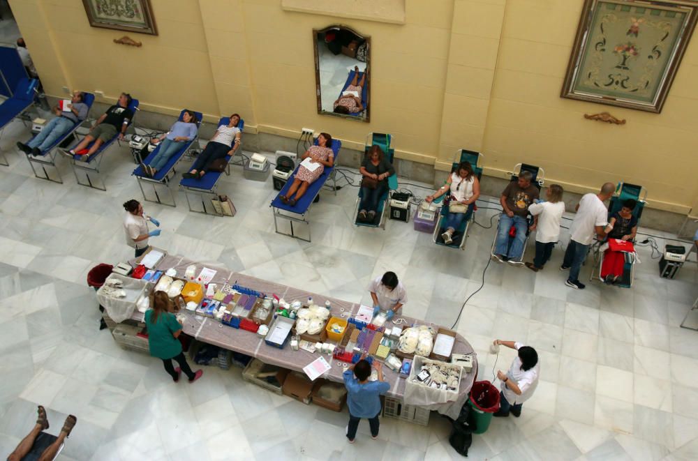 El Ayuntamiento de Málaga acoge la novena edición de este maratón solidario de donación de sangre.