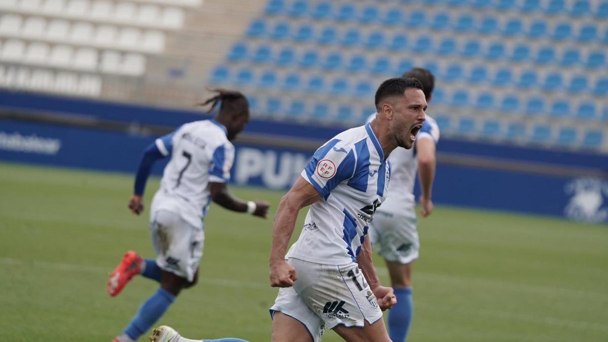 Florin Andone celebra el gol.