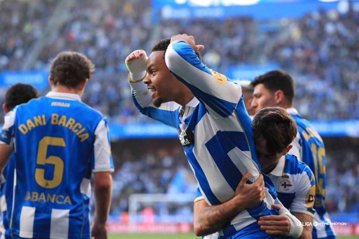 Lucas Noubi festeja su gol contra el Córdoba en Riazor.