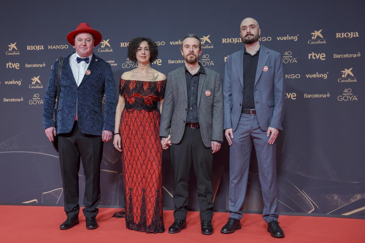 El equipo del cortometraje 'Gilbert' posa en la alfombra roja de la 40º edición de los Premios Goya, en el Auditori del Centre de Convencions Internacionals, a 28 de febrero de 2026, en Barcelona, Cataluña (España). Los galardones son otorgados de manera