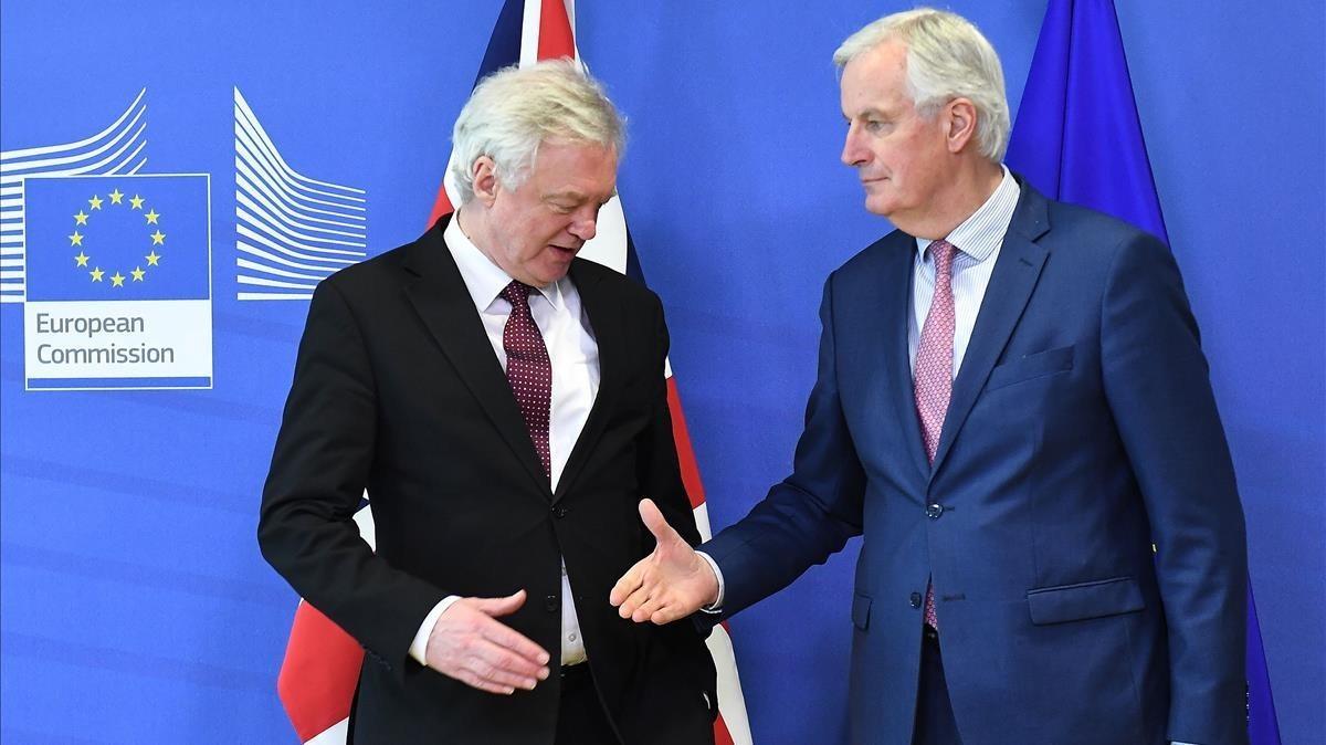 undefined42579665 british brexit minister david davis  l  and eu chief negotia180319130643