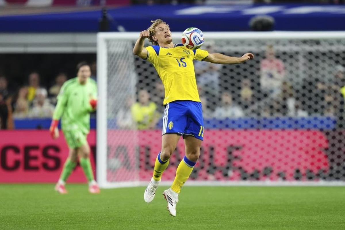 Starfelt, durante el partido del Mundial ante Japón.