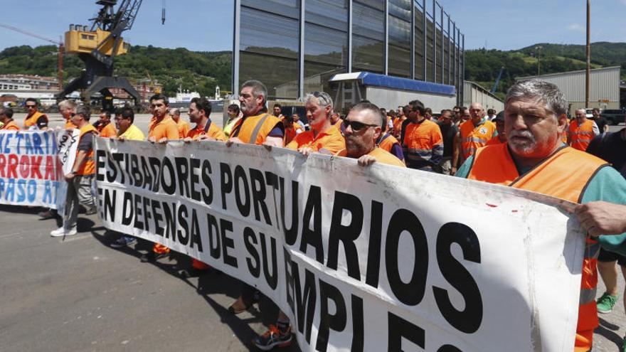 Manifestación de los estibadores en un puerto de Guipúzcoa.