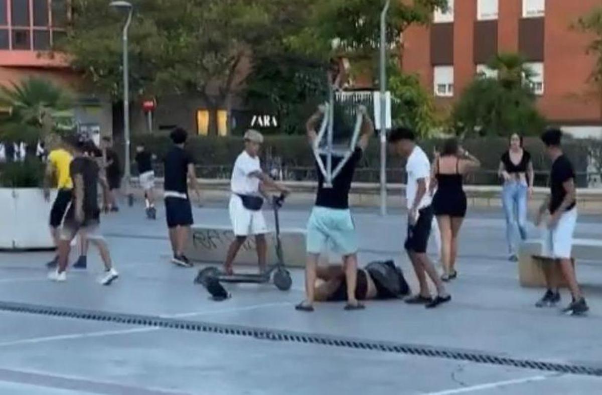 Un momento de la agresión en Vilanova. /