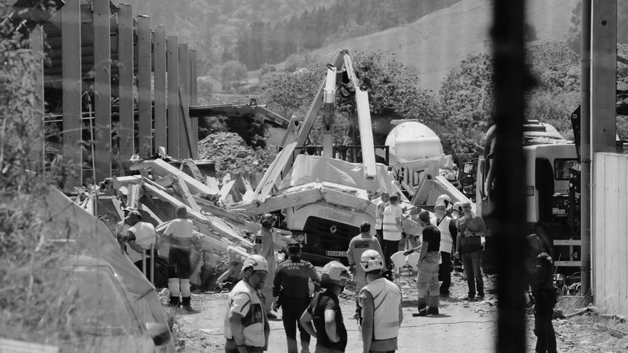EN IMÁGENES: Las impactantes fotografías que muestran cómo quedó la nave agrícola del accidente mortal de Coaña