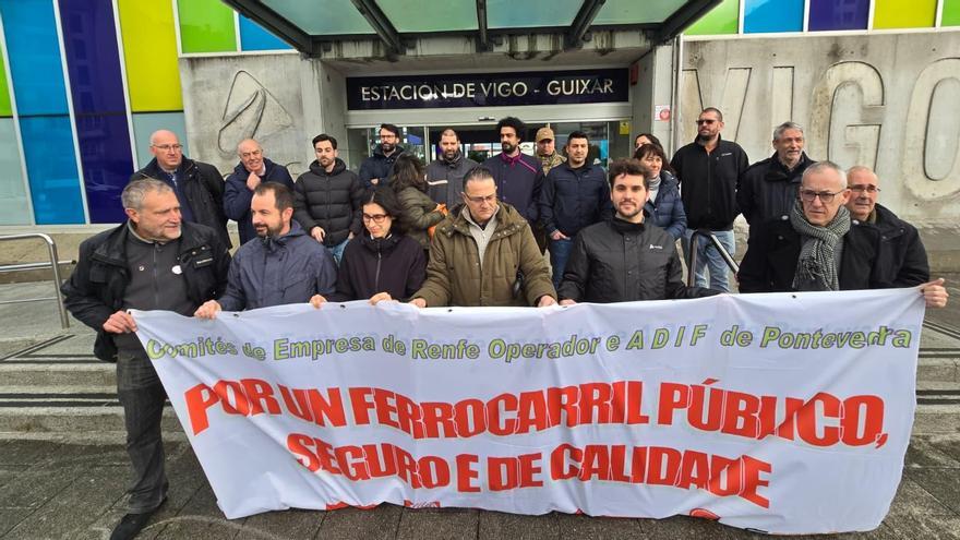 Los ferroviarios vigueses realizaron un minuto de silencio en Guixar