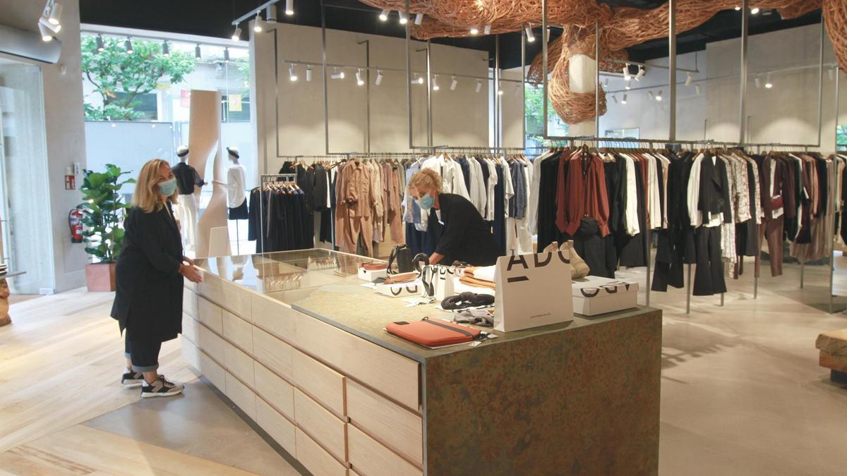 Tienda de Adolfo Domínguez en Ourense.