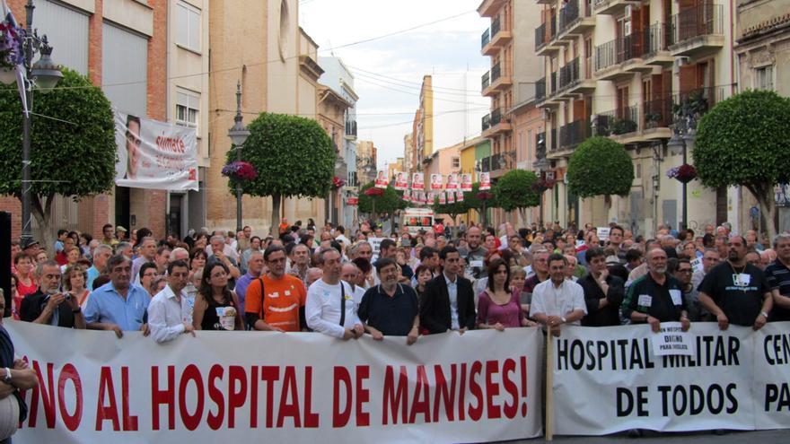 Consistorios y entidades exigen a Mazón que no pare la reversión del Hospital de Manises