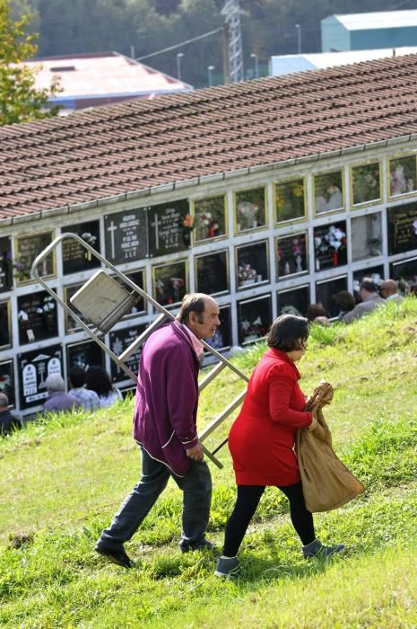 Día de Difuntos en el cementerio de Pando, Langreo