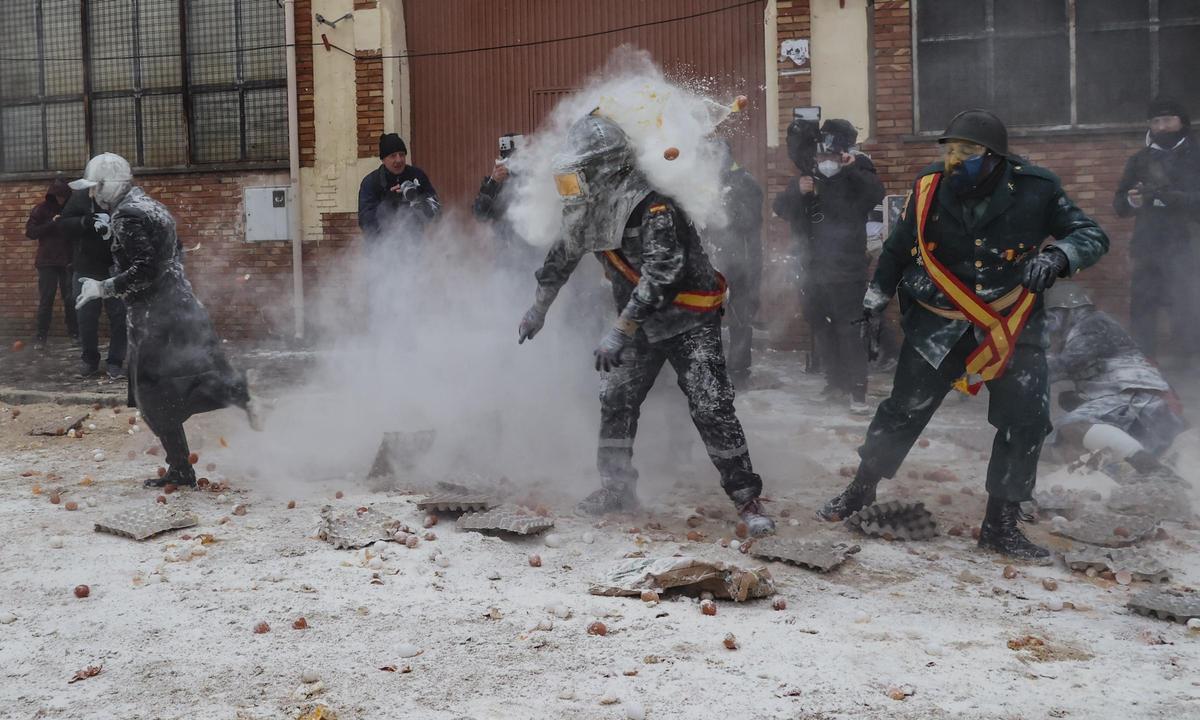 Els enfarinats toman Ibi Els enfarinats toman Ibi