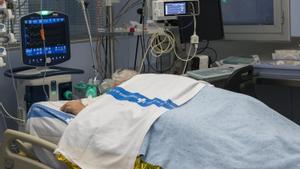 Les ucis segueixen a l’alça i torna a pujar la velocitat de contagi a Catalunya