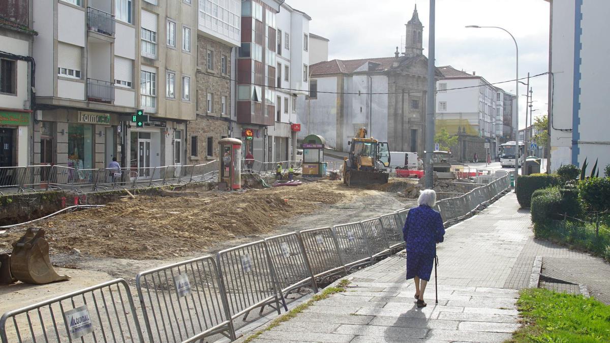 As obras na rúa Pastoriza obrigan buscar alternativas ao tráfico para esta vía de entrada á cidade.