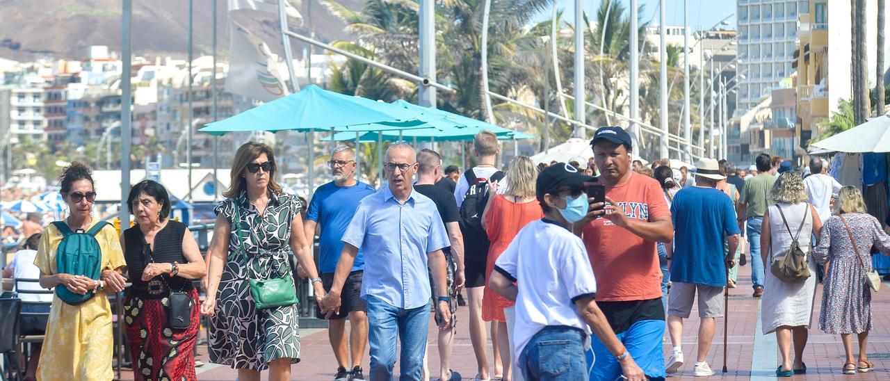 Ciudadanos de paseo en Las Canteras