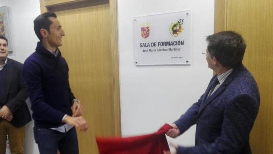 El internacional Sánchez Martínez inaugura la sede de los árbitros lorquinos