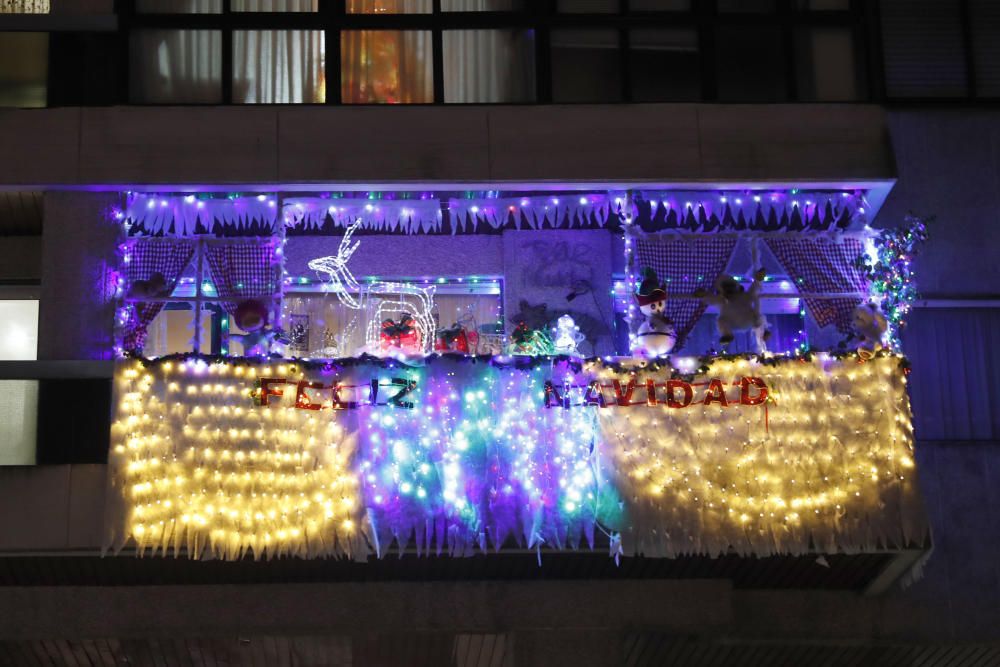 Las fachadas y los balcones más navideños de Vigo. // A. Villar - J.Lores - M. Clavero