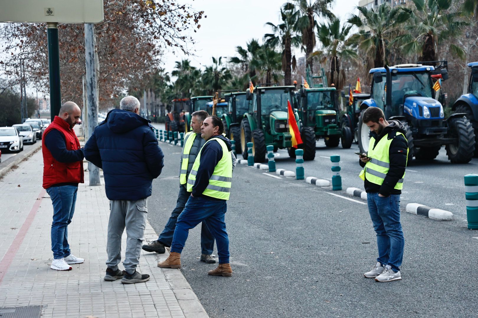 Las primeras tractoradas colapsan València