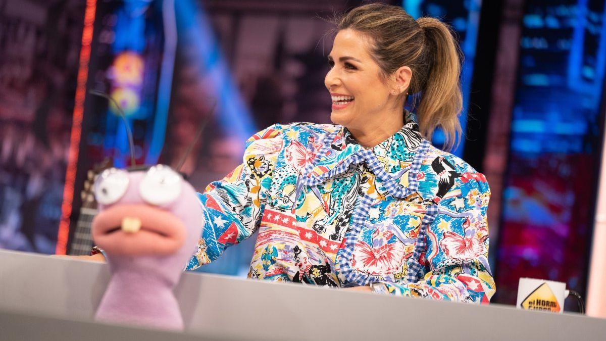 Nuria Roca en 'El Hormiguero' con una blusa de The Curiosers