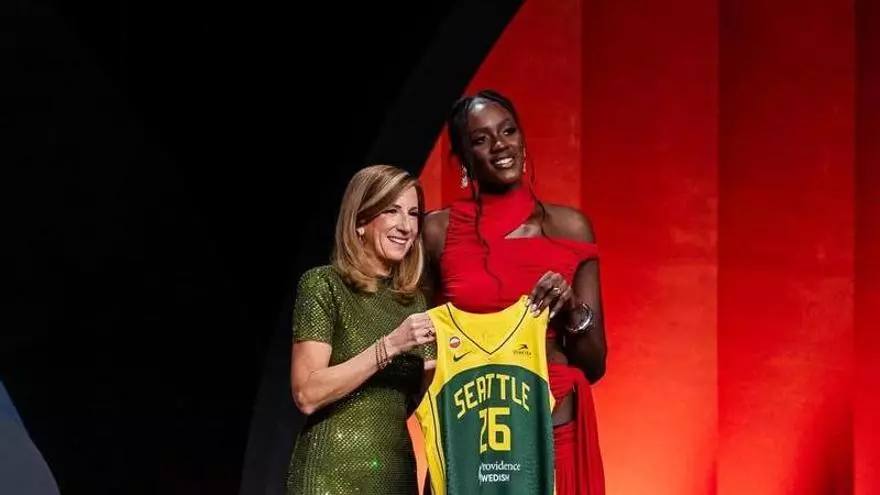 Awa Fam, número 3 del Draft de la WNBA