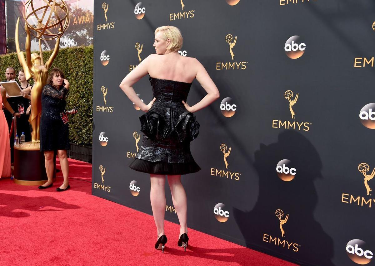 Gwendoline Christie de Giles en en los Emmys 2016