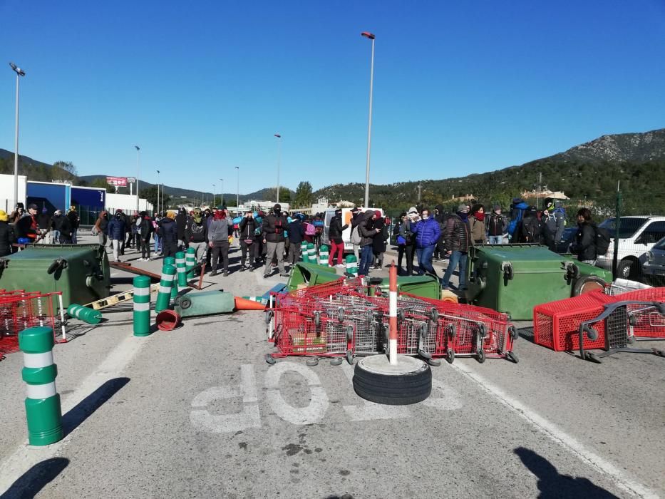 Tsunami Democràtic realitza talls intemitents a l'N-II a la Jonquera