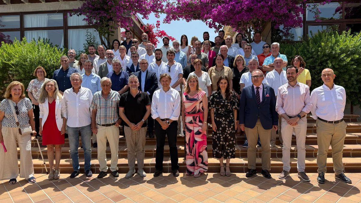 Foto de familia de la última asamblea general de la Felib celebrada el pasado 11 de junio.