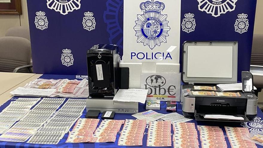 Detenido un menor en Barcelona por fabricar billetes falsos y venderlos por Internet