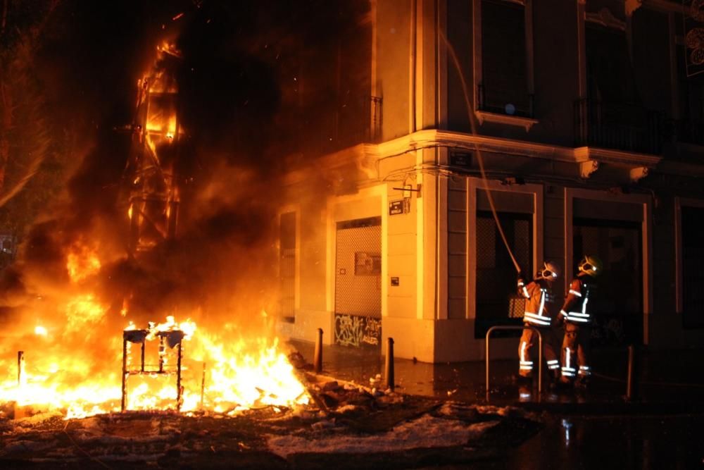 Arde la falla contra la violencia de género con Rocío Gil de remate