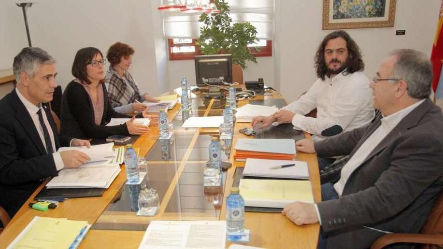 Jaime Castiñeira (PP), Ana Pontón (BNG), Consuelo Martínez (Mixto), Antón Sánchez (AGE) y Xosé Sánchez Bugallo (PSOE). // Xoán Álvarez