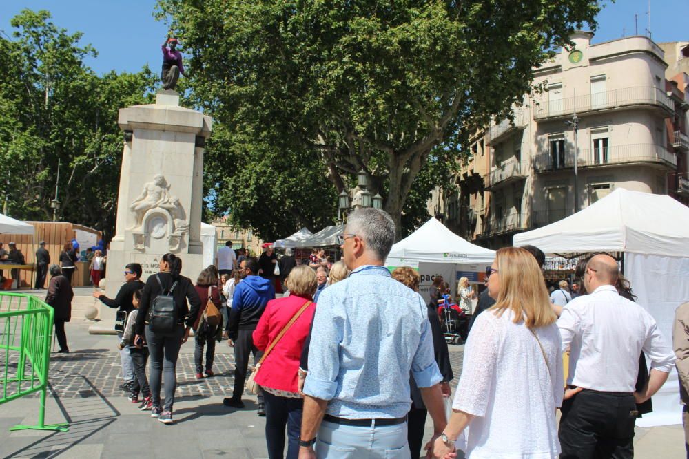 Figueres rep riuades de gent a les fires de carrer