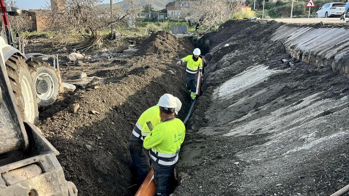 Trabajos de reparación de las tuberías de agua potable.