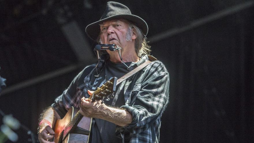 Neil Young, en la atalaya de los días, funde ternura y rabia política en &#039;Talkin to the trees&#039;
