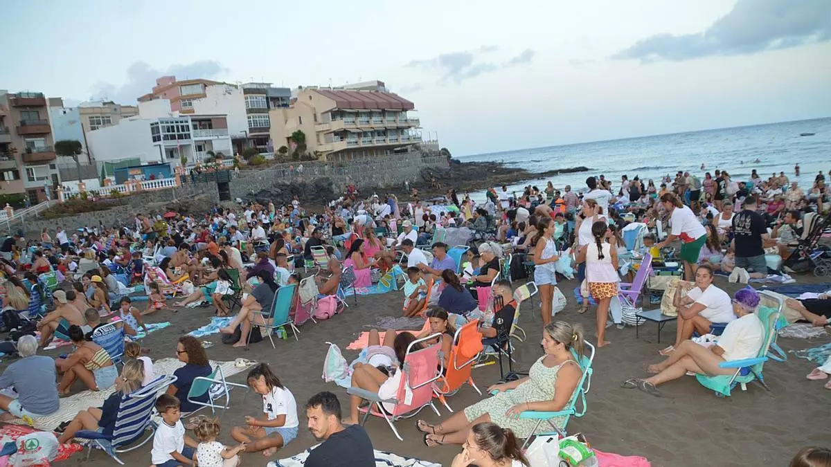 El Cine de Verano de Salinetas baja el telón tras reunir a miles de espectadores
