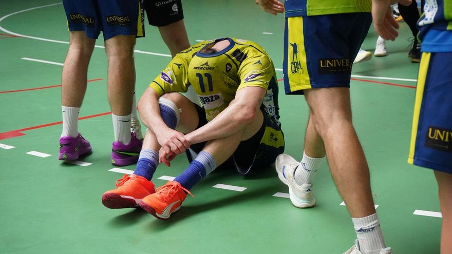 GALERÍA | La tristeza de un Balonmano Zamora que lo dio todo y se queda sin ascenso