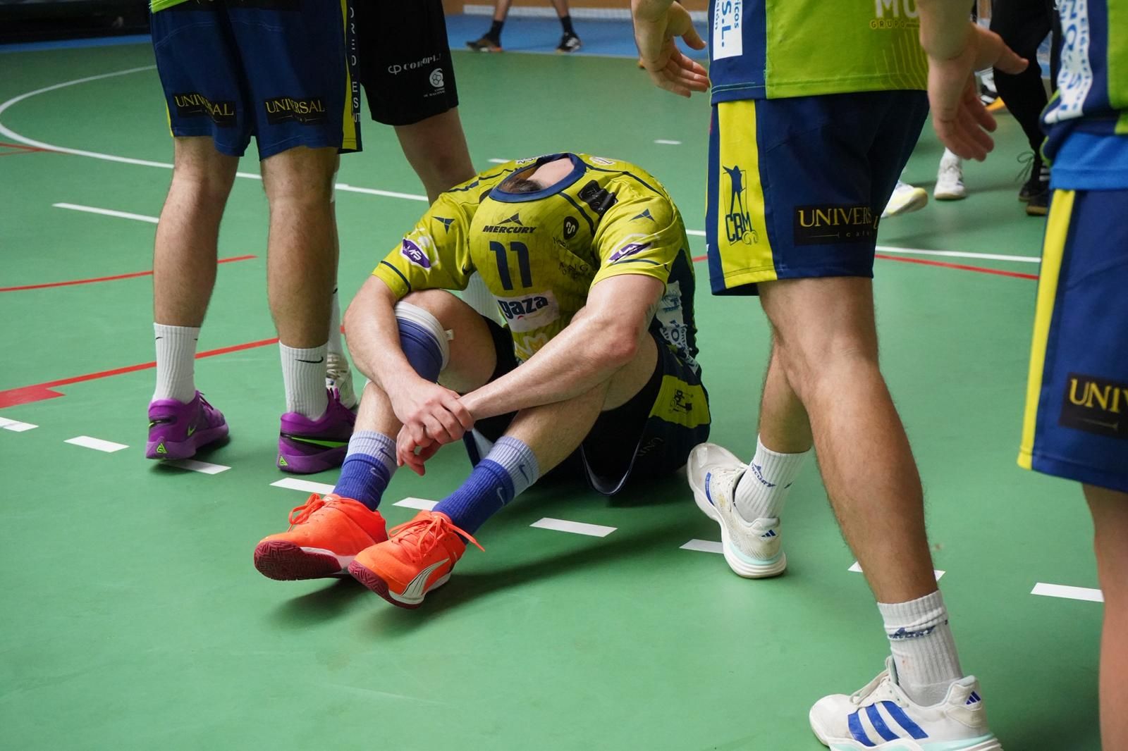 GALERÍA | La tristeza de un Balonmano Zamora que lo dio todo y se queda sin ascenso