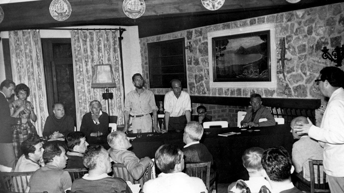 Carlos Barral, Claude Gallimard y Giulio Einaudi, al anunciar el Premio Formentor que ganó Juan García Hortelano en 1961.