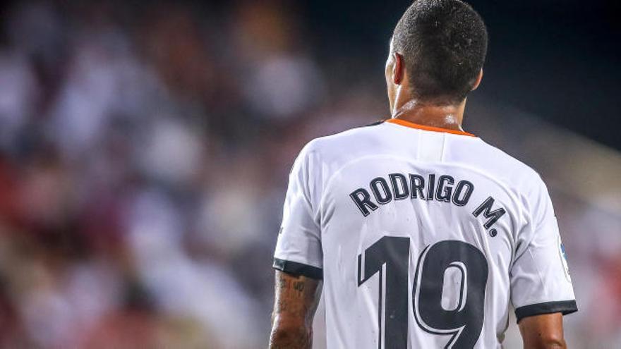 Los motivos por los que Rodrigo aún es futbolista del Valencia CF