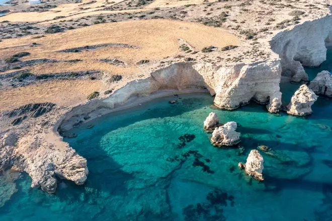 Pequeñas Cícladas, el rincón griego donde aún se puede vivir el verano entre calas transparentes, pueblos sencillos y un ritmo pausado