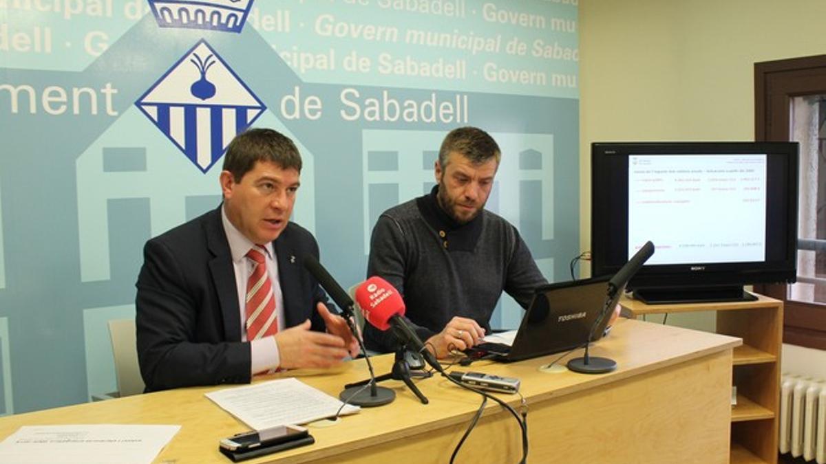 Josep Ayuso y Cristian Sánchez durante la presentación de los datos de ahorro energético