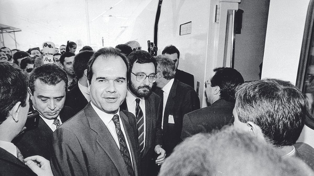 Herminio Trigo, Manuel Chaves y Narcís Serra, en el estreno del AVE en Córdoba.