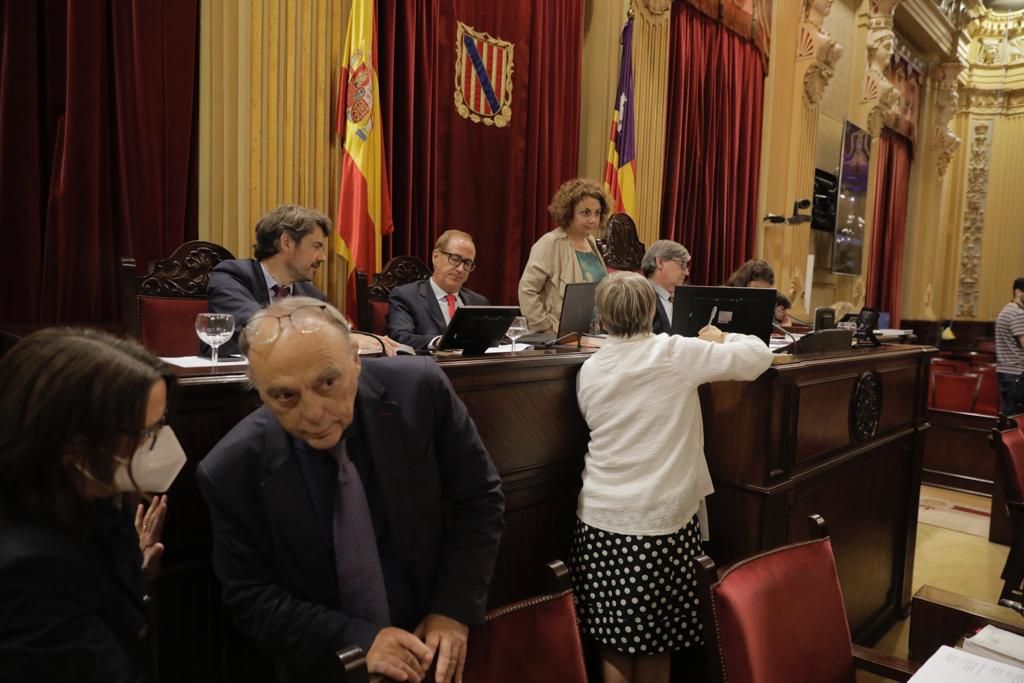 Debate de la Ley Turística en el Parlament