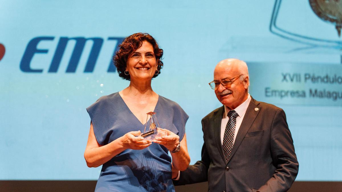 El péndulo de Oro, fue recogido por Trinidad Hernández Méndez en representación de la Empresa Malagueña de Transportes.