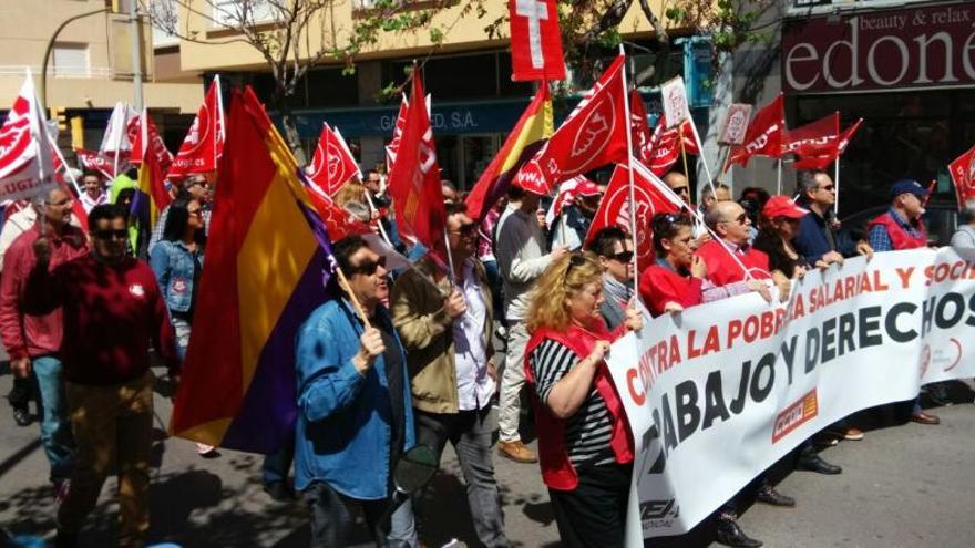 150 personas asisten a la manifestación por el Día del Trabajo